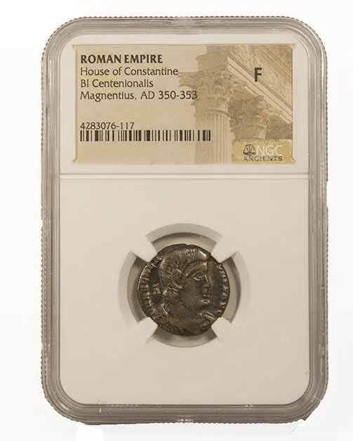 Roman Æ2 (bronze) of Magnentius, AD 350–353